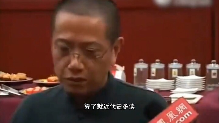 Đừng phản kháng, bây giờ mà bảo người ta phản kháng thì đúng là đang hại anh ấy, thời đại của sự phả