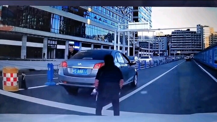 แค่ทำให้ตกใจไปก่อน