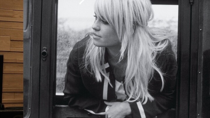 Million-level recording studio listening to the ending song "Distant Dreamer" of "JoJo's Bizarre Adv