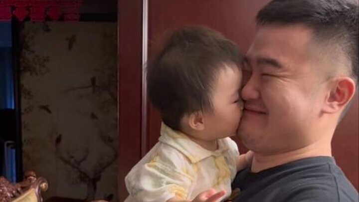 The baby used a little trick and made her dad smile so wide his lips curled up.