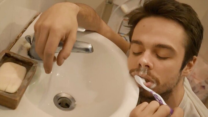 Phim hài: Bạn có tin được không, anh chàng mỗi ngày chỉ nằm một chỗ mà vẫn kiếm được 200.000 tệ mỗi 