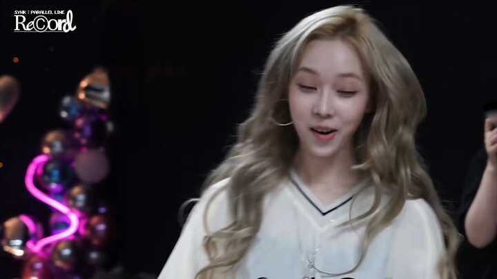 Minjeong’s first successful claw machine grab left a shocking afterimage.