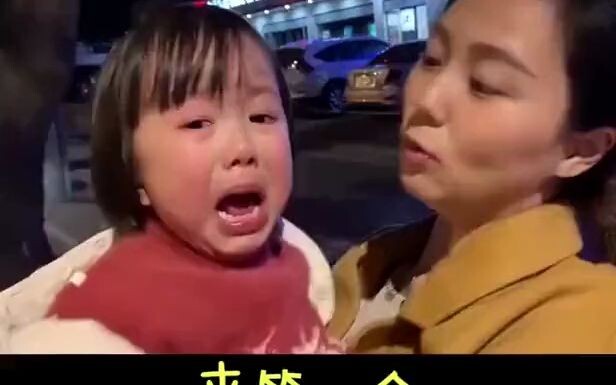 Tôi đã học cách gượng cười từ khi còn nhỏ [che mặt]