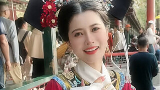 我们如此喜欢北京，也可能因为童年的电视剧总有它的身影，哪怕第一次到北京，也有重逢的亲切。