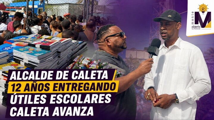 Alcalde de Caleta La Romanan entrega Utiles Escolares
