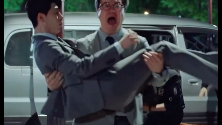 Male Lead: Someone’s treating me like Cinderella… Hahaha hahaha!