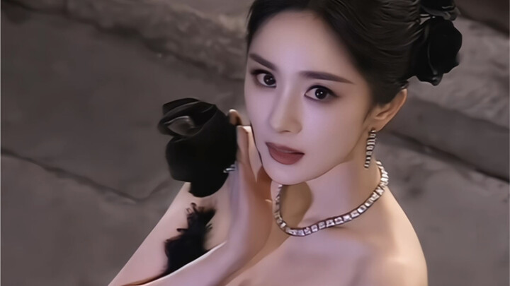 We're back in the Chinese entertainment scene!!! A retro feast along the ancient town's long street