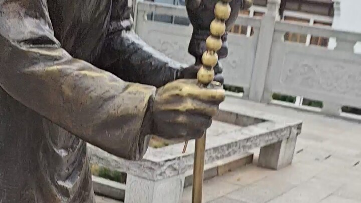 Đoán xem vì sao que kẹo hồ lô này lại sáng bóng đến thế…