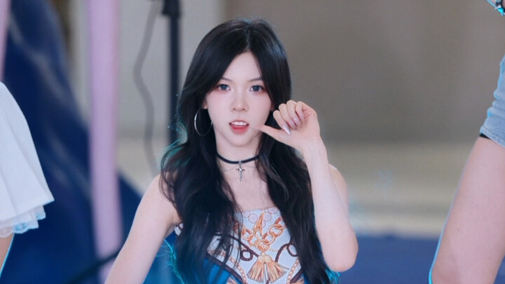 【exid-وردي ساخن】 تعال وشاهد الطفل الأفضل في هز الرأس