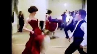 【مولين روج】 نسخة صالة التدريب، يا إلهي، رقصة نيكول إيفان هذه مضحكة جداً