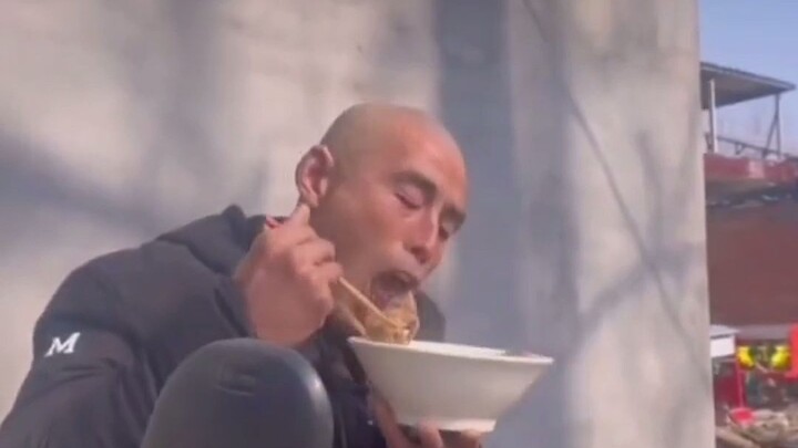 Cô gái từ Hồ Bắc lấy chồng xa ở Hà Nam, cứ đến mùa đông là bố chồng lại mua cả sạp thịt về nhà; khi 