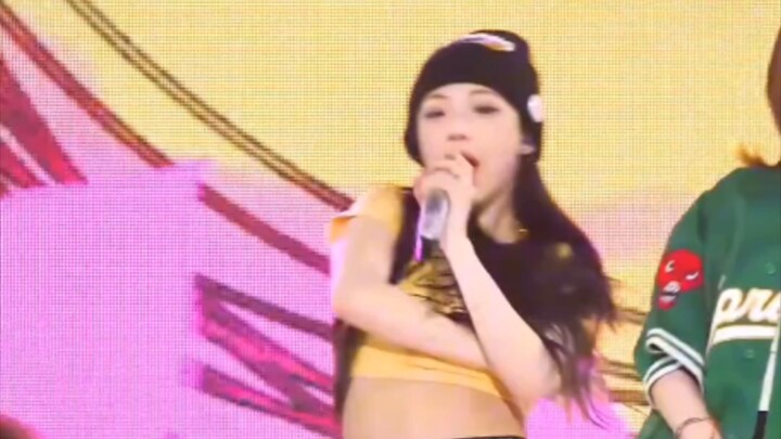 ruka hát nhép thất bại, sự thay đổi từ tai nghe mic đến mic cầm tay