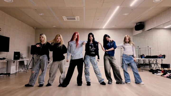 UNCHILD "UNCHILD" Full Microphone Practice Room