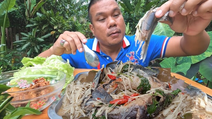 แกงปลาดุกใส่หน่อไม้ส้ม ผักอีตู่หอมๆ แซ่บขนาด