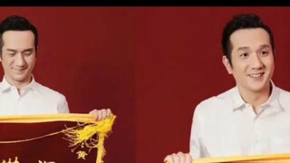 [ตอนต้น] ป้ายที่ทีมงานแจกให้นักแสดงทุกคนมีชื่อตัวละครเขียนไว้หมด ยกเว้นป้าซิกัวที่ป้ายมีชื่อนักแสดงเ