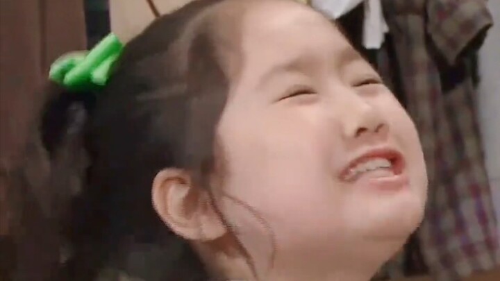 The fact that Haili's grandfather farted randomly was reported to the radio station, and the whole n