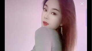 Tay phải của bạn đang làm gì?