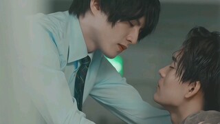 "แฟนหนุ่มที่อายุน้อยกว่าและผิวคล้ำกว่าและรุ่นพี่ที่ตกปลาอย่างอ่อนโยน"
