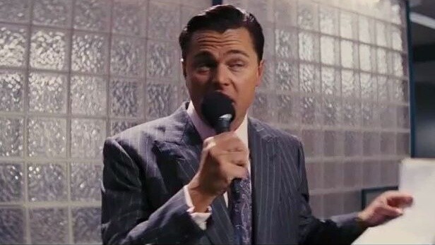 The Wolf of Wall Street: Công ty bán cổ phiếu penny ngày càng lớn mạnh và mọi người trong bữa tiệc ă