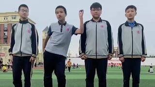 Membuat keputusan yang menentang nenek moyang kita! Menari "Chicken Cha Cha" di depan seluruh sekola