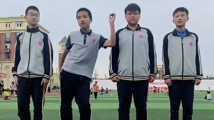 做了个违背祖宗的决定！在全校同学面前跳《小鸡恰恰舞》