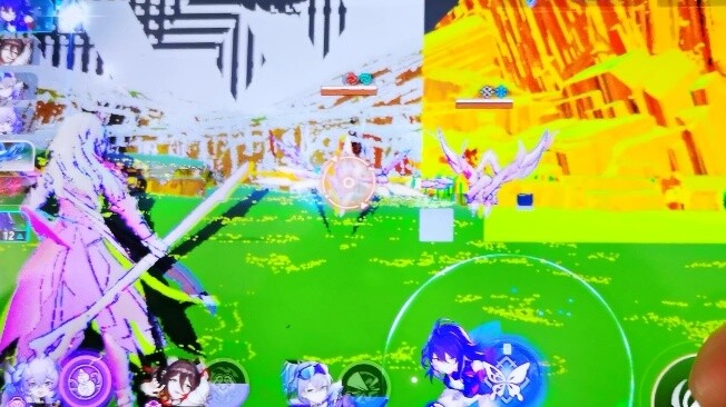 Xi'er's knife cut my screen into pieces.
