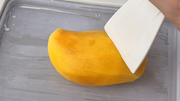 Một quả xoài nguyên hạt xào với sữa chua! Nếu hồi nhỏ có món này, chắc tôi đã không chỉ biết mỗi chơ