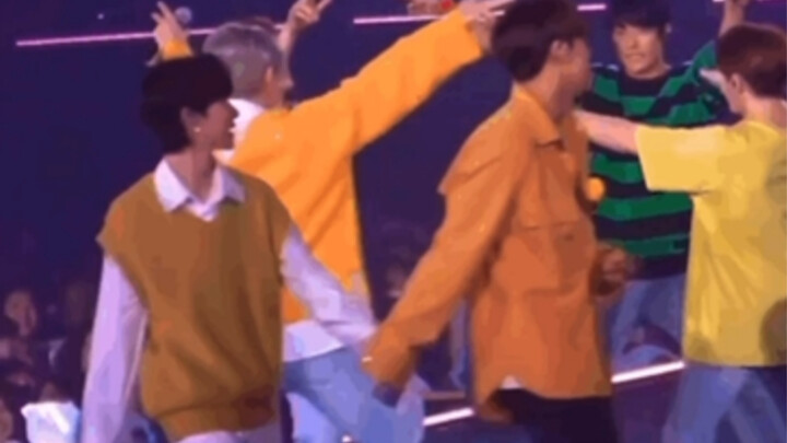 [Qu Ba] A Super Long Hand-Holding Compilation – Zun is So Sweet!!!