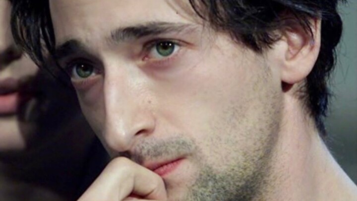 【Adrien Brody】Dia bahkan merokok dan minum secara pribadi...