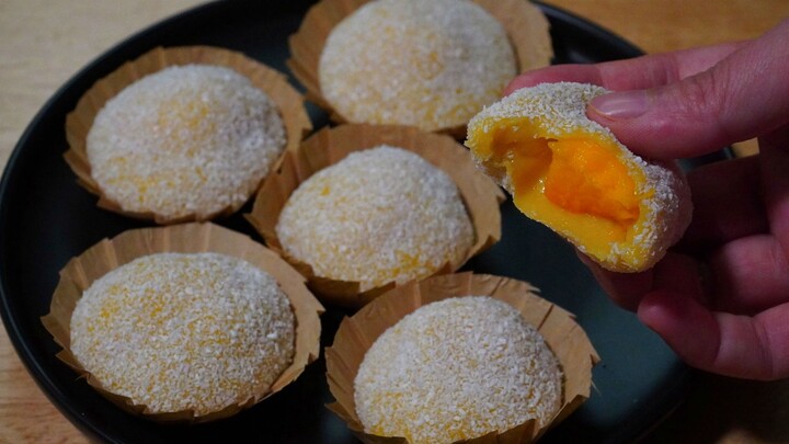 This glutinous rice flour treat is simply amazing! Add a slice of mango, and it’s fragrant, sweet, a