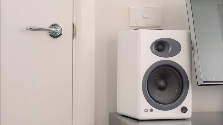 “Vì tiếng ồn làm tôi không thể học bài, tôi mới phát hiện ra là bạn cùng phòng đã theo dõi OF của tô