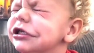 حبة حلوى حامضة تحوّلني إلى مهرج