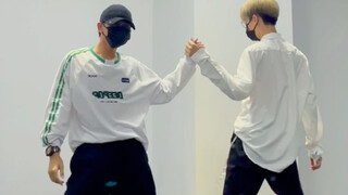 เต้นรำริมถนนเอเลี่ยน