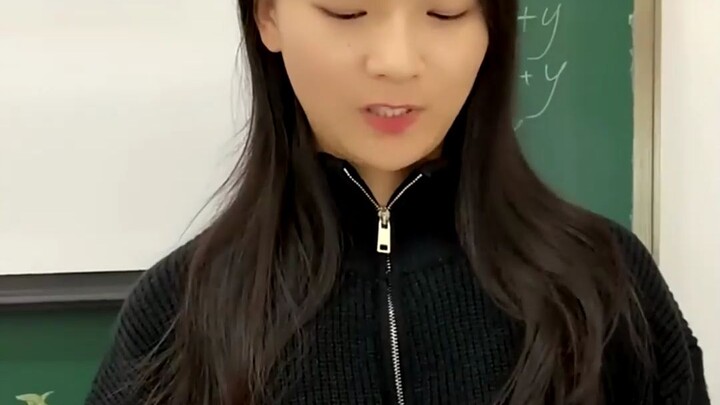 ملك الفهم وصل، تراجعوا جميعًا!