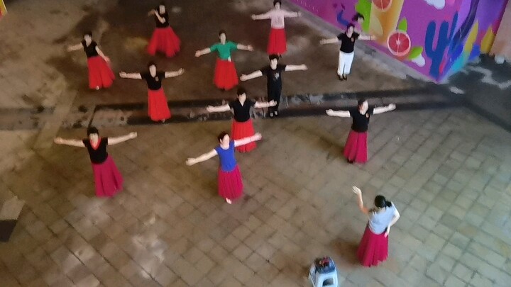 Lagu-lagu Zhou Shen telah digunakan dalam tari persegi