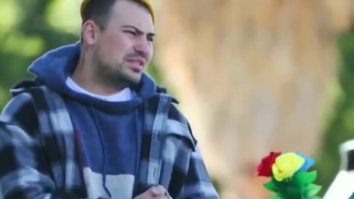 Giả làm người vô gia cư để vay tiền nhưng bị từ chối