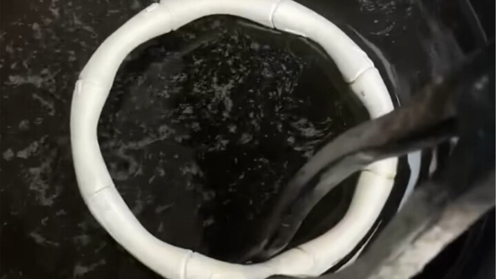 ลูกสาวสอบติดเป็นนักศึกษาคนเดียวในหมู่บ้าน พ่อที่ไปทำงานนอกบ้านจึงมาหาฉันเพื่อทำของขวัญสุดพิเศษชิ้นนี