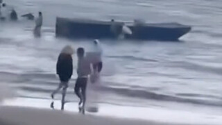 When the ship reaches the dock, it's all about who has faster reflexes! Let's go!