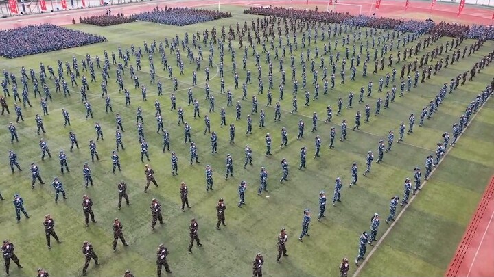 Versi latihan militer Universitas Lanzhou dari "Keriting A" versi lengkap