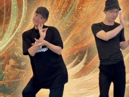 Dugu Yang (Wang Maolei) และ Long Tai (Yin Xiaotian) นำเสนอการแสดงเต้นฮิปฮอปสุดมันส์ให้ทุกคนได้ชม