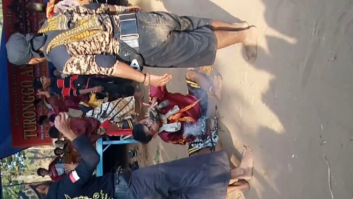 Atraksi Manusia Ganas Makan Ayam TURONGGO ANOM BUDOYO Live Tulungrejo, Karangrejo, Tulungagung