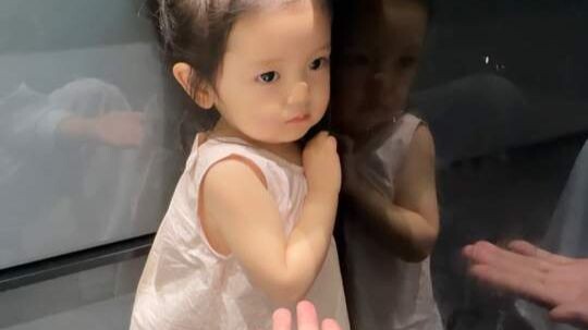 It’s proven: no matter how old they are, women respond better to kindness than to harshness.