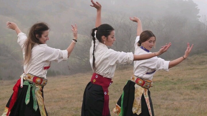 Người nước ngoài biểu diễn điệu múa Guozhuang của Tây Tạng "Ode to Qiangtang"