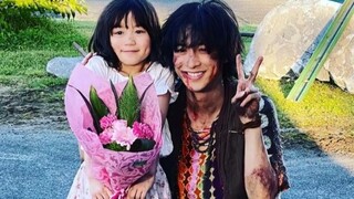 Đánh giá cao nhân vật Hino Eiji và bộ sưu tập cá nhân như một món quà lưu niệm.
