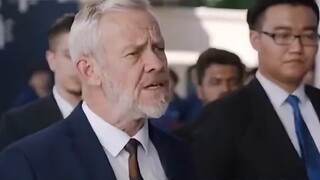 The old master was burned, and a temporary worker stepped forward to rescue him. Unexpectedly, he we