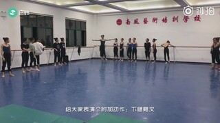舞蹈生崩溃的瞬间，实在是太难了，现在的舞蹈生是真的不容易啊！