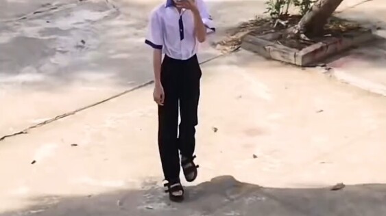 Uyển chuyển, quá đỗi uyển chuyển.