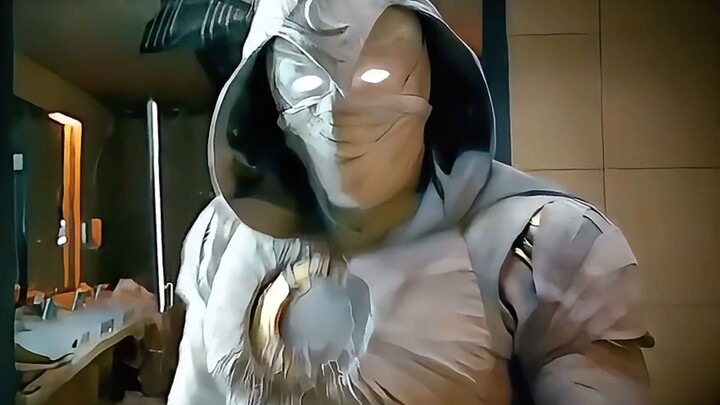 Khi nhân cách thứ ba của Hiệp sĩ Ánh Trăng xuất hiện, đẹp trai đến mức không thể chê vào đâu được!