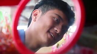 Gadis itu tidak menyukai omelan neneknya dan menaruh racun dalam sup ikannya. Film "Ikan Mas"