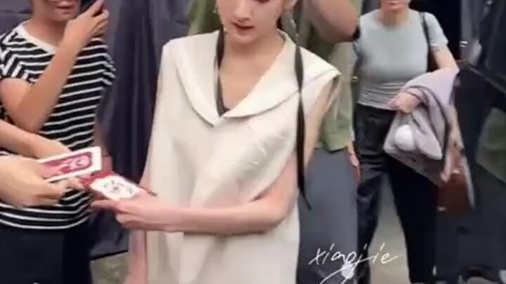 Celebrity Weight: “Paper-Thin” Gulnazar